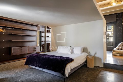 Lägenhet för uthyrning i Barcelona, Spanien 2 sovrum, 251 kvm. Nr. 161360 - foto 20