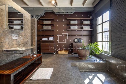 Lägenhet för uthyrning i Barcelona, Spanien 2 sovrum, 251 kvm. Nr. 161360 - foto 23