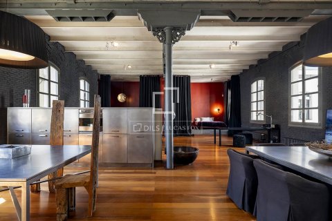 Huoneisto Barcelona, Espanja 2 makuuhuonetta, 251 m2 No. 161360