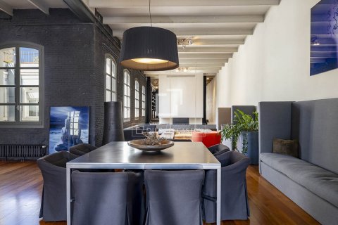 Lägenhet för uthyrning i Barcelona, Spanien 2 sovrum, 251 kvm. Nr. 161360 - foto 13