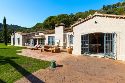 Huvila myytävänä Cabrera de Mar, Barcelona, Espanja, 5 makuuhuonetta, 592 m2 No. 161357 - kuva 27