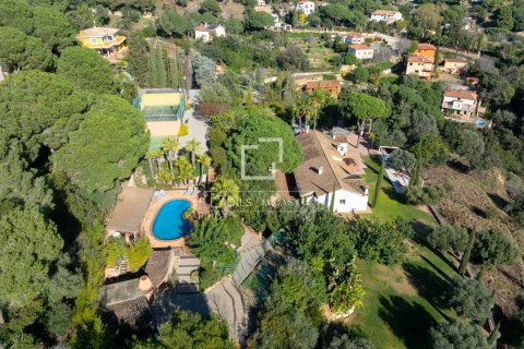 Huvila myytävänä Cabrera de Mar, Barcelona, Espanja, 5 makuuhuonetta, 592 m2 No. 161357 - kuva 2