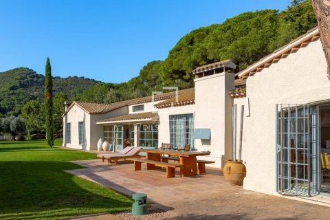 Huvila myytävänä Cabrera de Mar, Barcelona, Espanja, 5 makuuhuonetta, 592 m2 No. 161357 - kuva 26