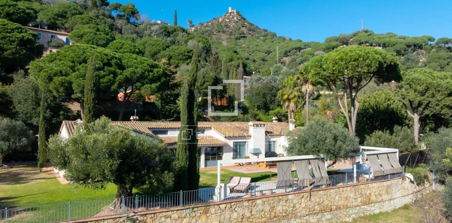 Huvila Cabrera de Mar, Barcelona, Espanja 5 makuuhuonetta, 592 m2 No. 161357