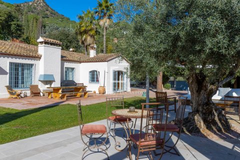 Huvila myytävänä Cabrera de Mar, Barcelona, Espanja, 5 makuuhuonetta, 592 m2 No. 161357 - kuva 25