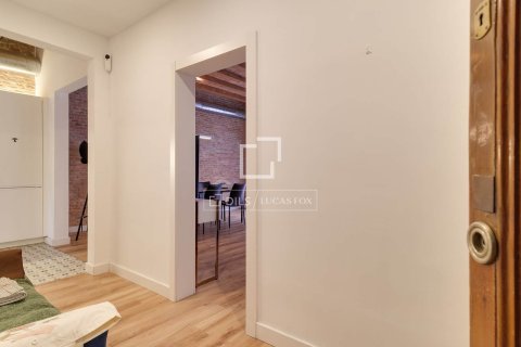 Lägenhet för uthyrning i Barcelona, Spanien 3 sovrum, 116 kvm. Nr. 161362 - foto 4