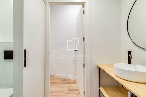 Lägenhet för uthyrning i Barcelona, Spanien 3 sovrum, 116 kvm. Nr. 161362 - foto 22