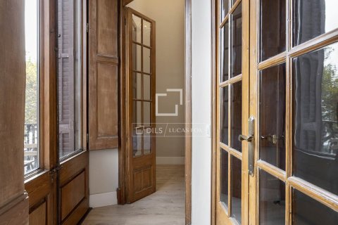 Lägenhet för uthyrning i Barcelona, Spanien 2 sovrum, 137 kvm. Nr. 161359 - foto 16