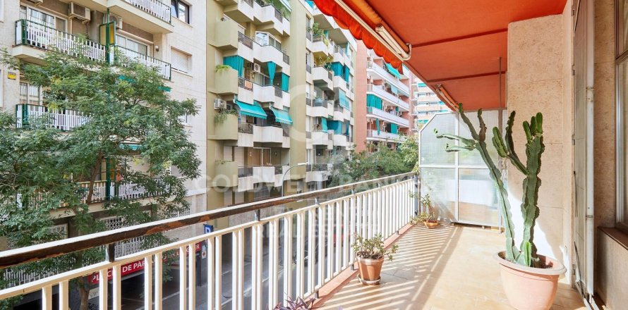 Apartamento en Barcelona, España 4 dormitorios, 180 m2 No. 157421