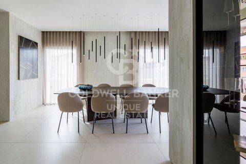 Kattohuoneisto myytävänä Madrid, Espanja, 3 makuuhuonetta, 228 m2 No. 157420 - kuva 1