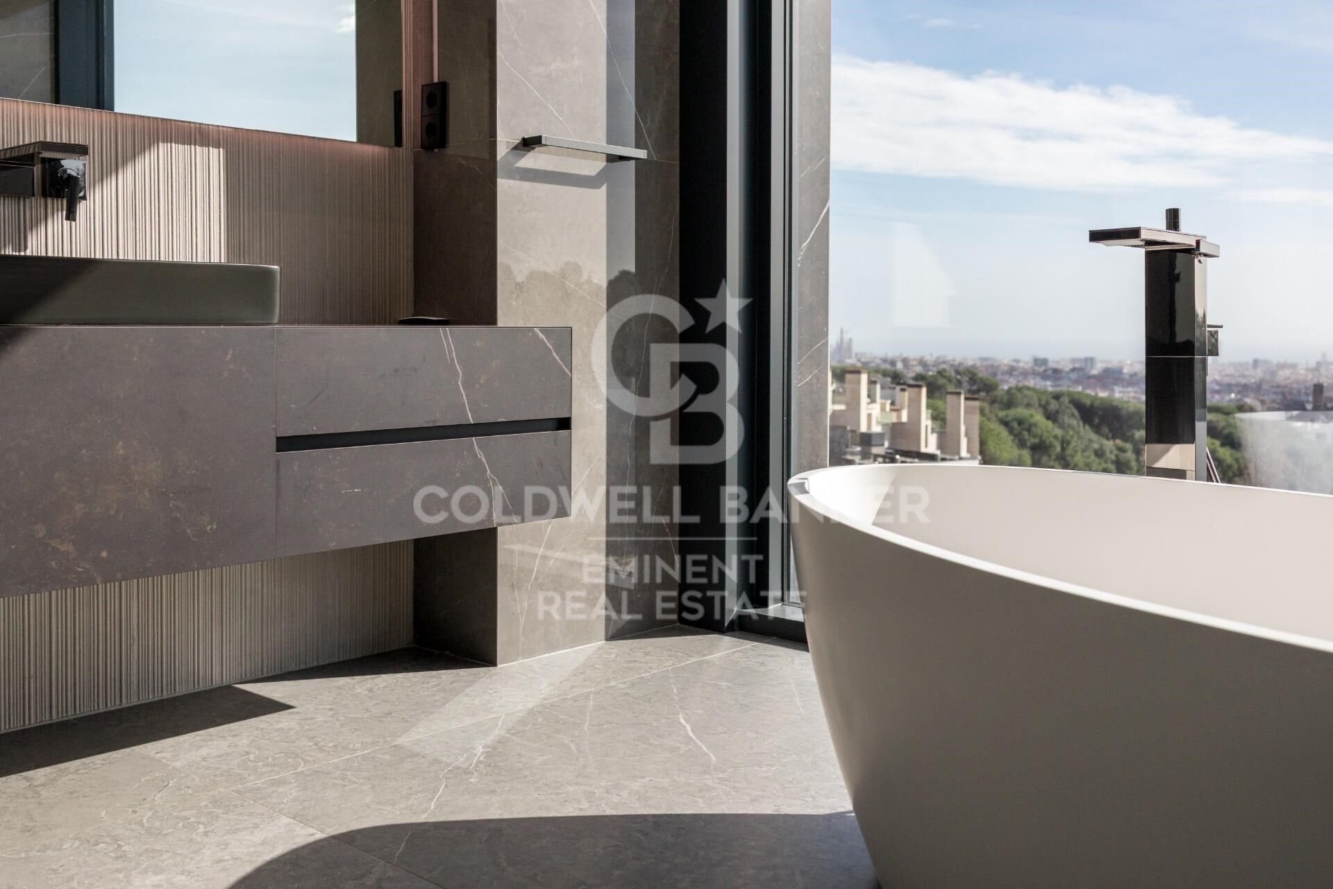 House in Barcelona, Spain 6 bedrooms, 710 sq.m. No. 179130