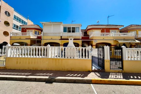 Townhouse for sale in Torrevieja, Alicante, Spain 2 bedrooms, 64 sq.m. No. 196776 - photo 4