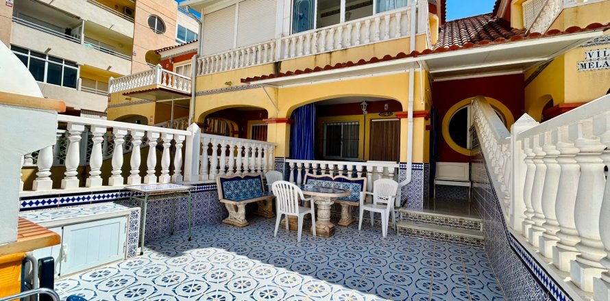 Townhouse in Torrevieja, Alicante, Spain 2 bedrooms, 64 sq.m. No. 196776