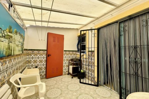 Townhouse for sale in Torrevieja, Alicante, Spain 2 bedrooms, 64 sq.m. No. 196776 - photo 17
