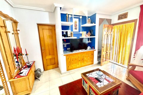 Townhouse for sale in Torrevieja, Alicante, Spain 2 bedrooms, 64 sq.m. No. 196776 - photo 12