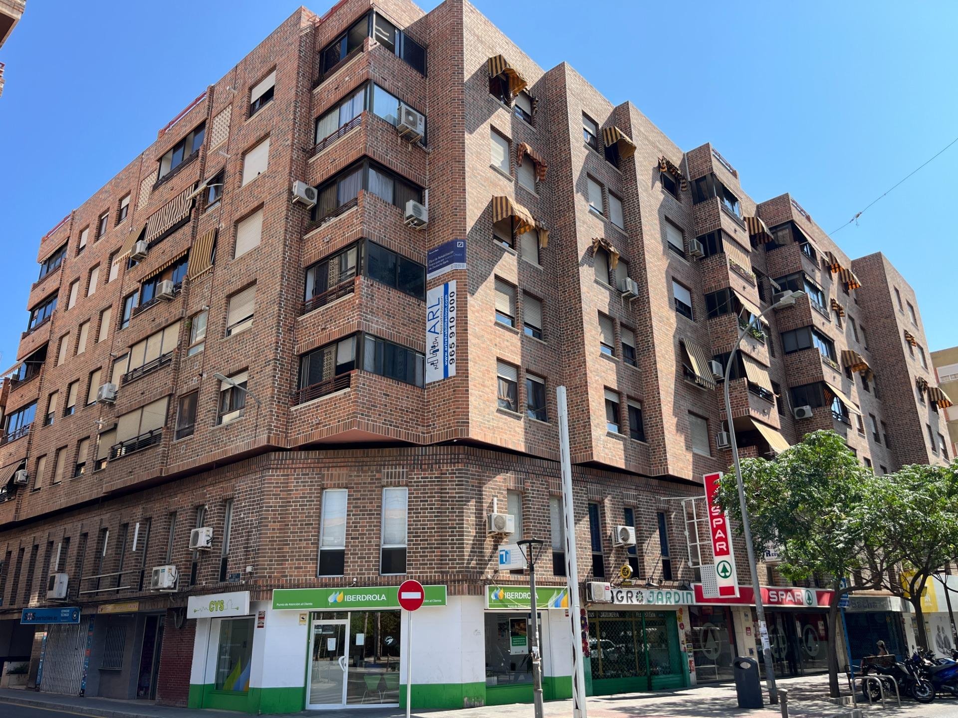 Parking à Alicante, Espagne 16 m2 No. 182800