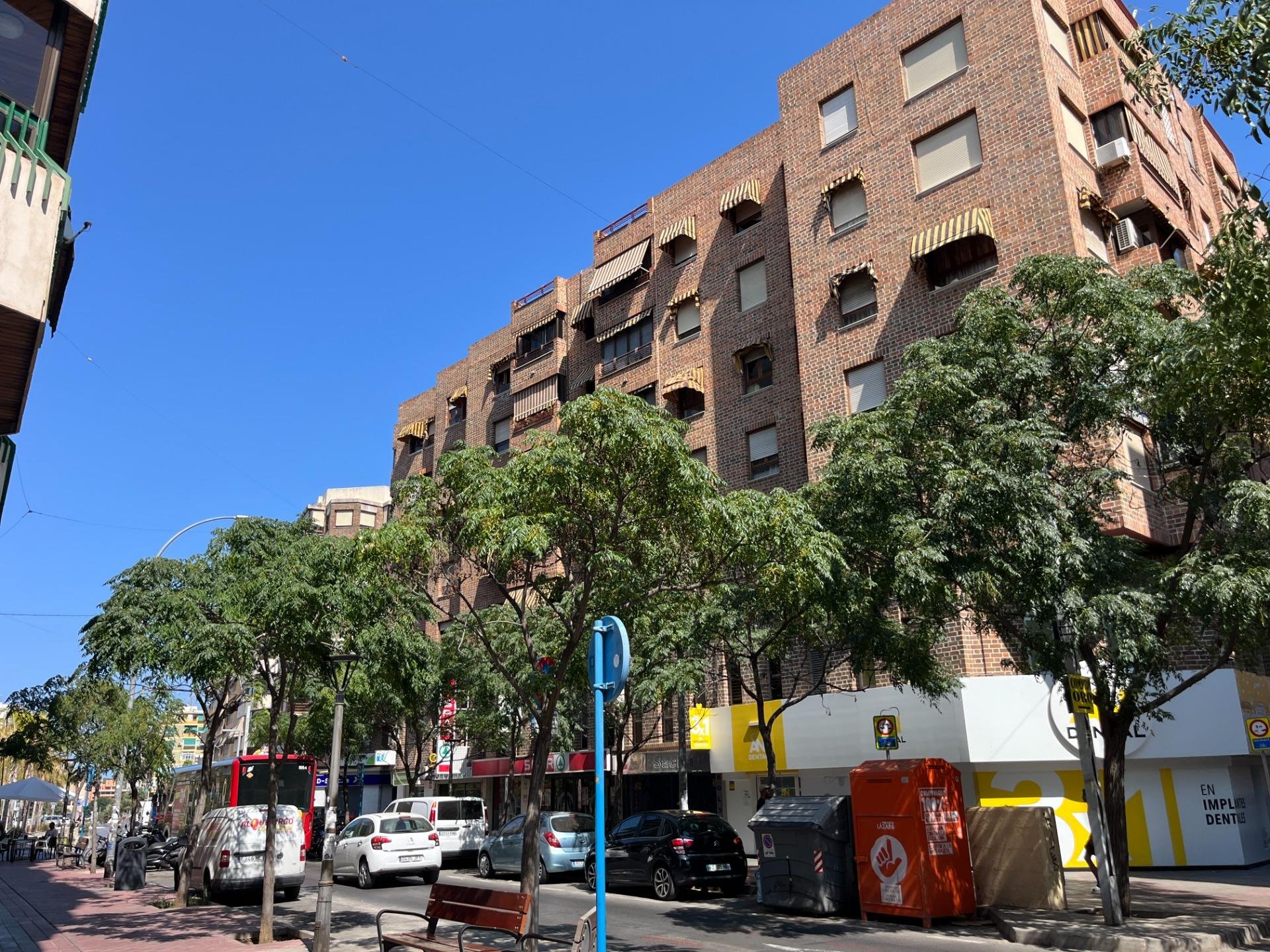 Parking à Alicante, Espagne 16 m2 No. 182800