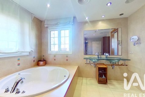 House for sale in Salou, Tarragona, Spain 5 bedrooms, 653 sq.m. No. 152449 - photo 20