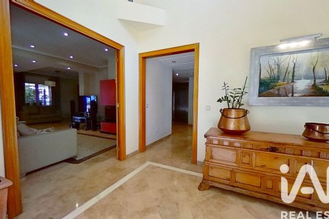 House for sale in Salou, Tarragona, Spain 5 bedrooms, 653 sq.m. No. 152449 - photo 8