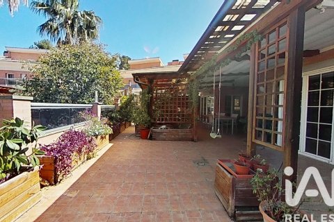 House for sale in Salou, Tarragona, Spain 5 bedrooms, 653 sq.m. No. 152449 - photo 3