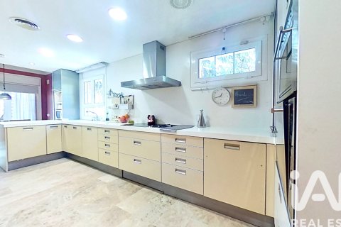 House for sale in Salou, Tarragona, Spain 5 bedrooms, 653 sq.m. No. 152449 - photo 14