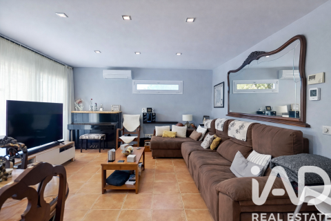 Talo myytävänä Valls, Tarragona, Espanja, 5 makuuhuonetta, 270 m2 No. 152451 - kuva 15