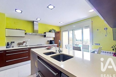 Talo myytävänä Valls, Tarragona, Espanja, 5 makuuhuonetta, 270 m2 No. 152451 - kuva 18