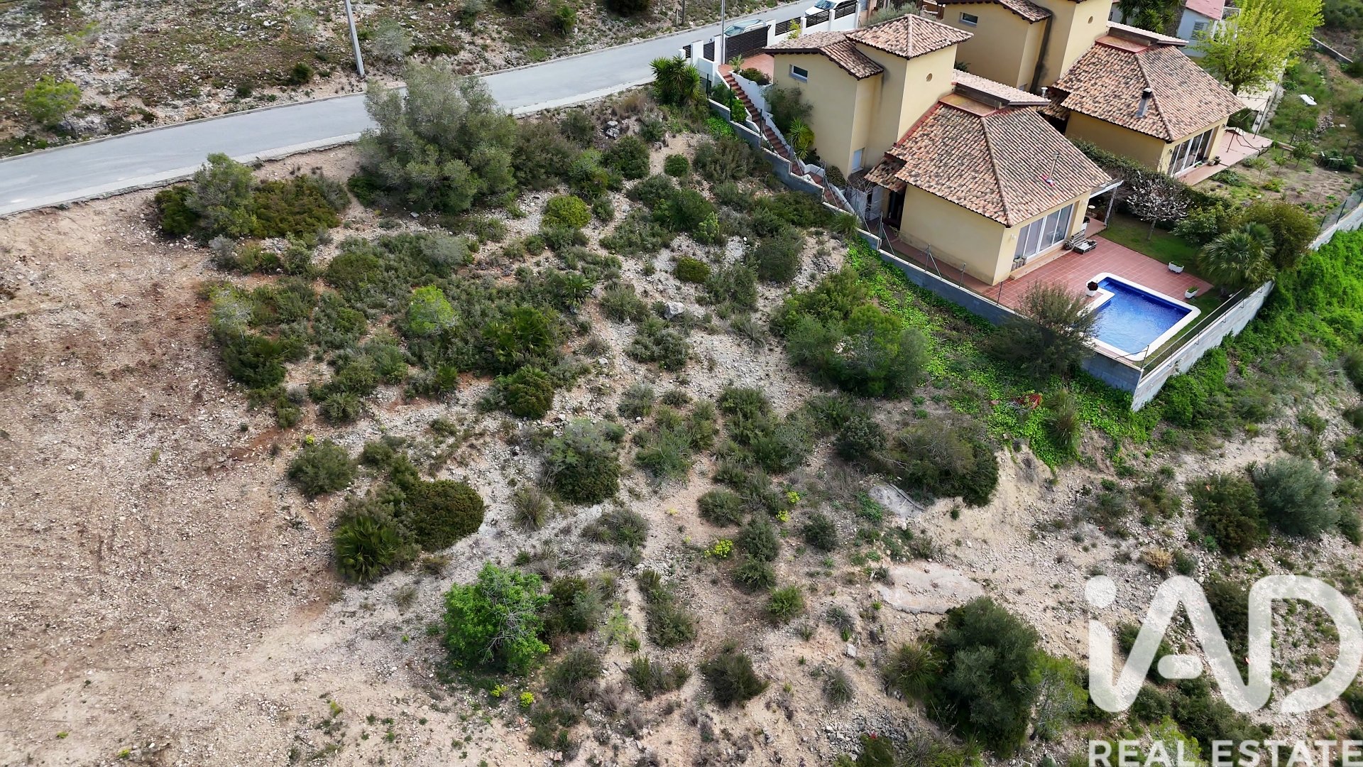 Tontti Olivella, Barcelona, Espanja 1059 m2 No. 172798