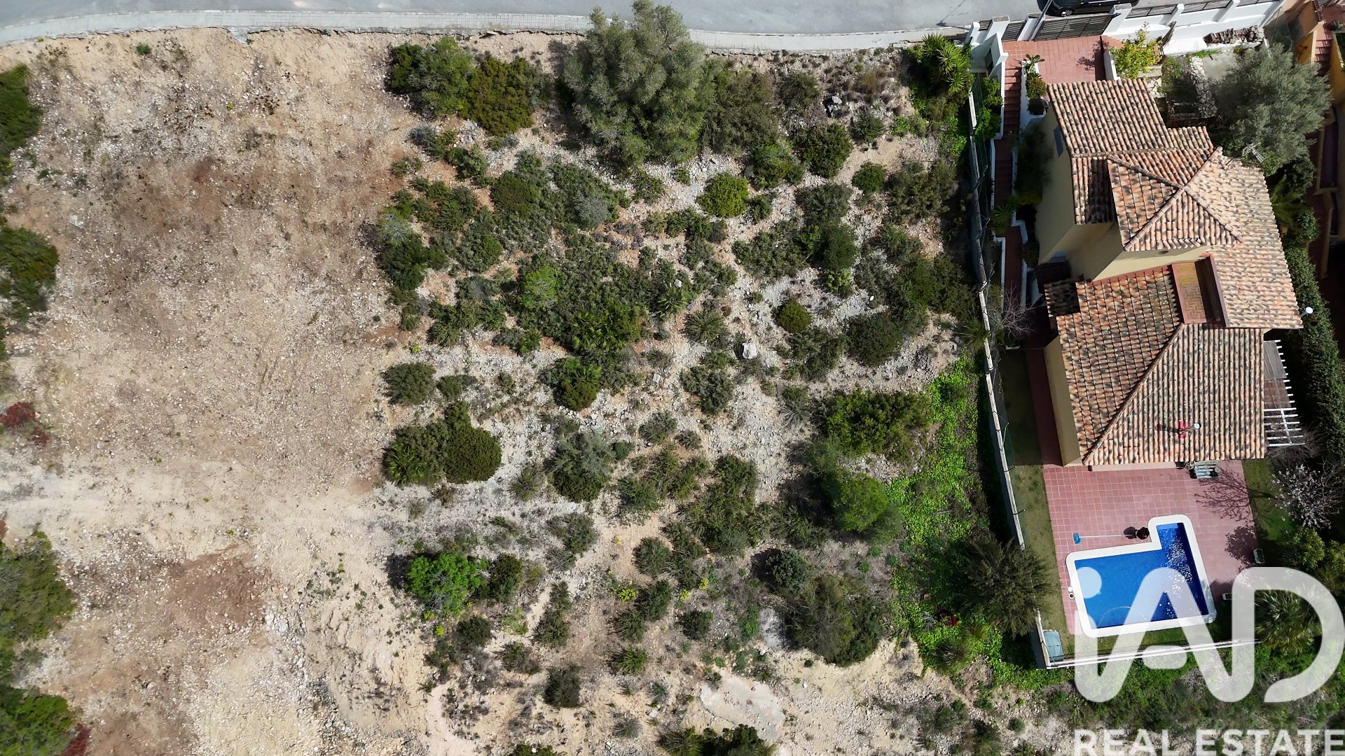Tontti Olivella, Barcelona, Espanja 1059 m2 No. 172798
