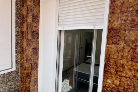 Huoneisto myytävänä Torrevieja, Alicante, Espanja, 5 makuuhuonetta, 130 m2 No. 139976 - kuva 9
