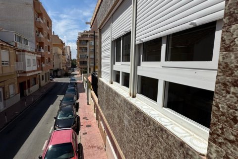 Huoneisto myytävänä Torrevieja, Alicante, Espanja, 5 makuuhuonetta, 130 m2 No. 139976 - kuva 7