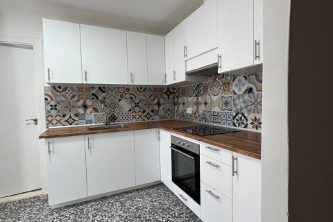 Huoneisto myytävänä Torrevieja, Alicante, Espanja, 5 makuuhuonetta, 130 m2 No. 139976 - kuva 12
