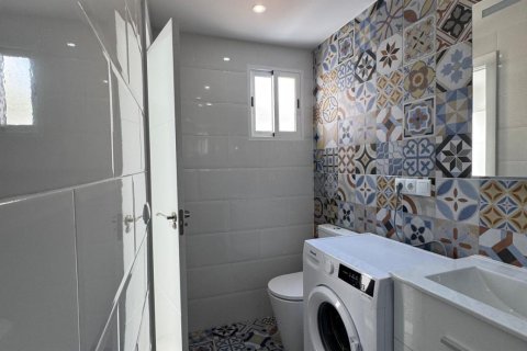 Huoneisto myytävänä Torrevieja, Alicante, Espanja, 5 makuuhuonetta, 130 m2 No. 139976 - kuva 3