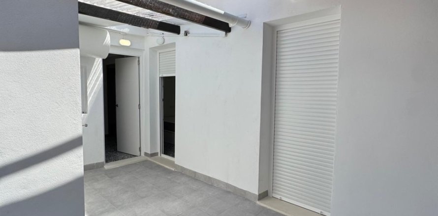 Huoneisto Torrevieja, Alicante, Espanja 5 makuuhuonetta, 130 m2 No. 139976