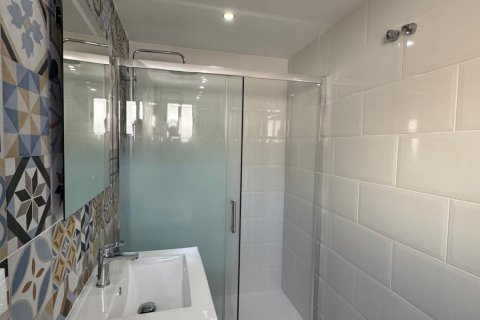Huoneisto myytävänä Torrevieja, Alicante, Espanja, 5 makuuhuonetta, 130 m2 No. 139976 - kuva 16