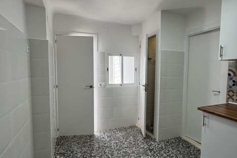 Huoneisto myytävänä Torrevieja, Alicante, Espanja, 5 makuuhuonetta, 130 m2 No. 139976 - kuva 17