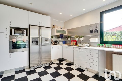 Hus till salu i Sant Julia De Ramis, Girona, Spanien 5 sovrum, 472 kvm. Nr. 154235 - foto 10