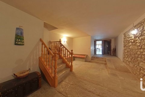 House for sale in Lleida, Spain 6 bedrooms, 298 sq.m. No. 154238 - photo 2