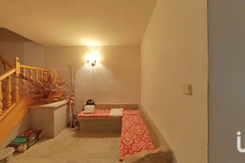 House for sale in Lleida, Spain 6 bedrooms, 298 sq.m. No. 154238 - photo 3