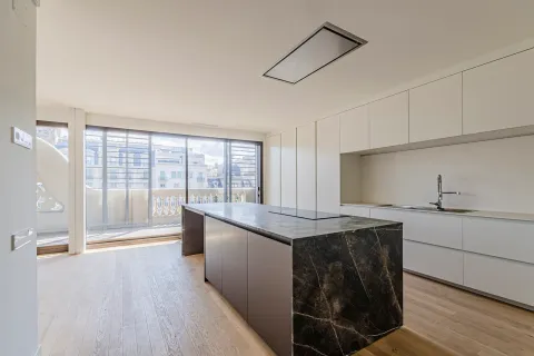 Apartamento en venta en Barcelona, España 5 dormitorios, No. 141295 - foto 9