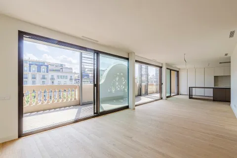 Apartamento en venta en Barcelona, España 5 dormitorios, No. 141295 - foto 4