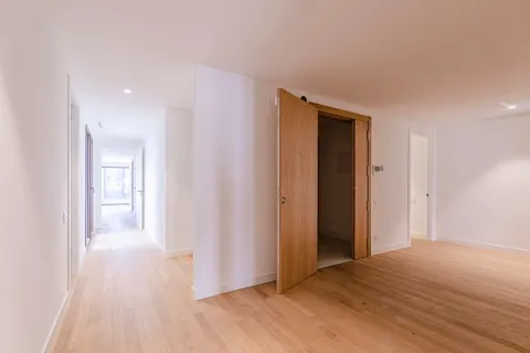 Apartamento en venta en Barcelona, España 5 dormitorios, No. 141295 - foto 14