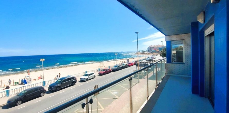Apartment Torrevieja, Alicante, Spain 4 bedrooms, 176 sq.m. No. 117047