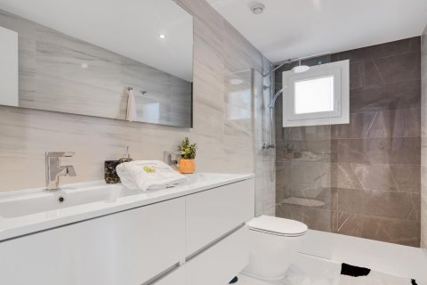 Commercial property for sale Torrevieja, Alicante, Spain 1 bedroom, 115 sq.m. No. 117048 - photo 13