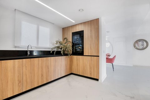 Commercial property for sale Torrevieja, Alicante, Spain 1 bedroom, 115 sq.m. No. 117048 - photo 30