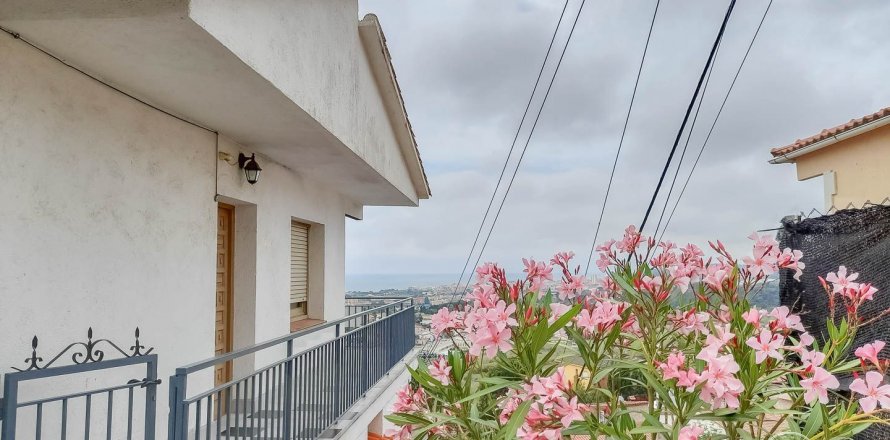 Villa Pineda de Mar, Barcelona, Spanien 5 sovrum, 144 kvm. Nr. 113251
