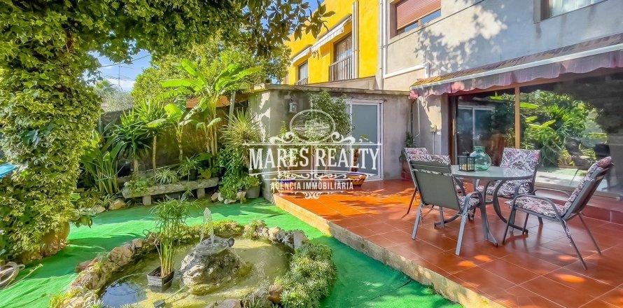 Townhouse Palafolls, Barcelona, Spain 3 bedrooms, 245 sq.m. No. 113244