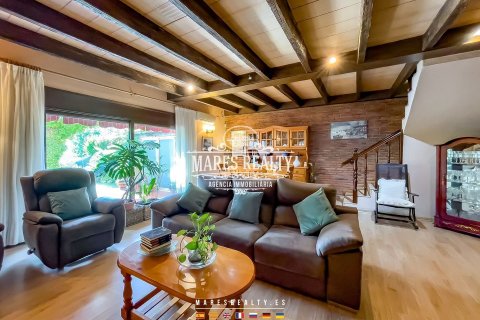 Townhouse for sale Palafolls, Barcelona, Spain 3 bedrooms, 245 sq.m. No. 113244 - photo 16