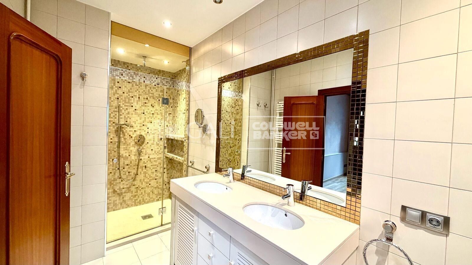 Villa in Principado De Andorra (Ninguna Poblacion Tiene C.P.), Lleida, Spanien 6 Schlafzimmer, 500 m2 Nr. 156715