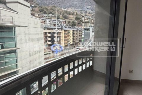 Huoneisto vuokrattavana Principado De Andorra (Ninguna Poblacion Tiene C.P.), Lleida, Espanja, 3 makuuhuonetta, 99 m2 No. 156710 - kuva 27